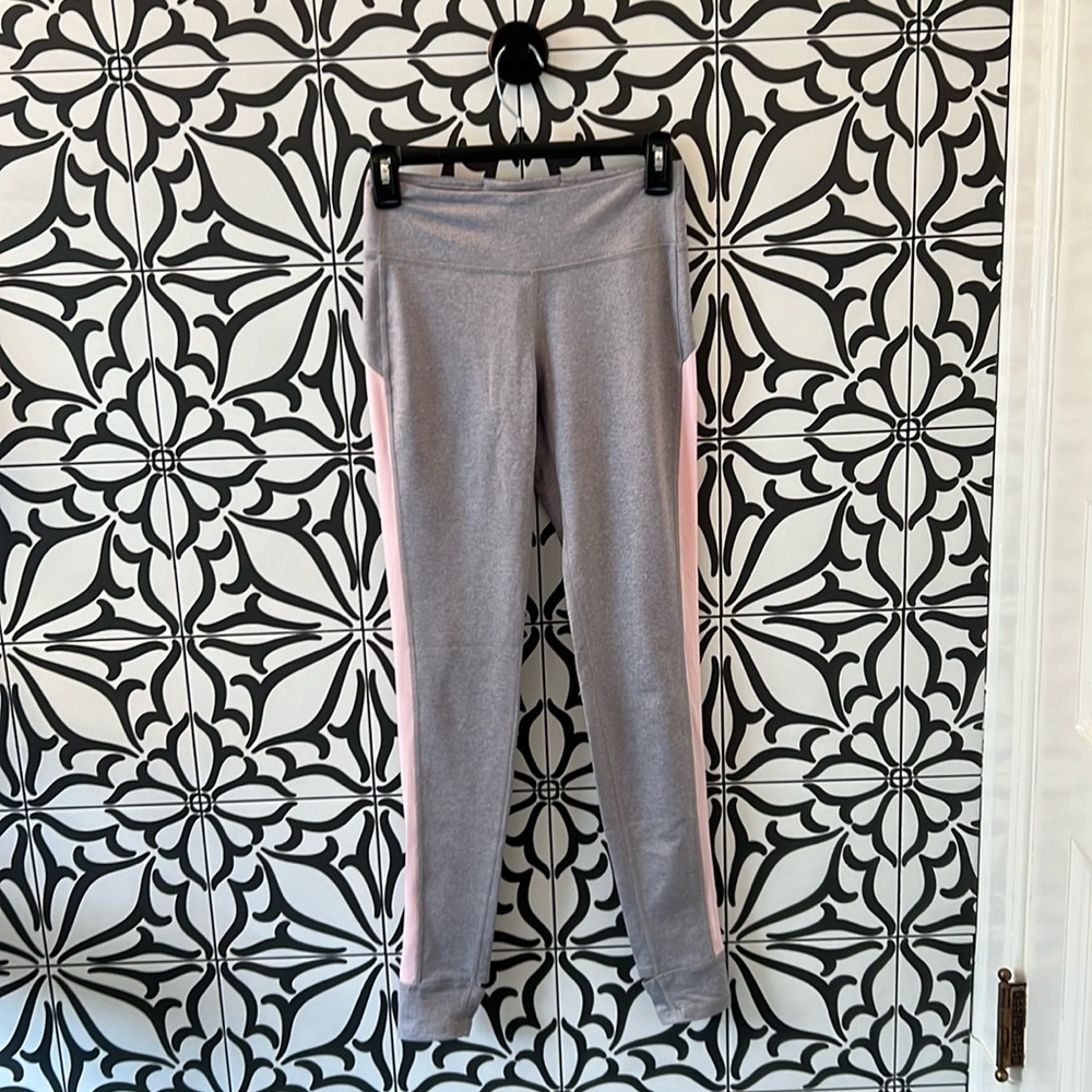 Roxy dry flight leggings with mesh side panel and stirrup, size S